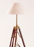 Eindrucksvoll dekorative Stehlampe Stativ Lampe Leuchte Dreibein-Stativ antik max. H 146 cm