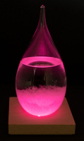 Sturmglas in Tropfenform mit Holzsockel  LED-Licht