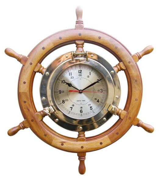 Uhr im Bullauge im Steuerrad