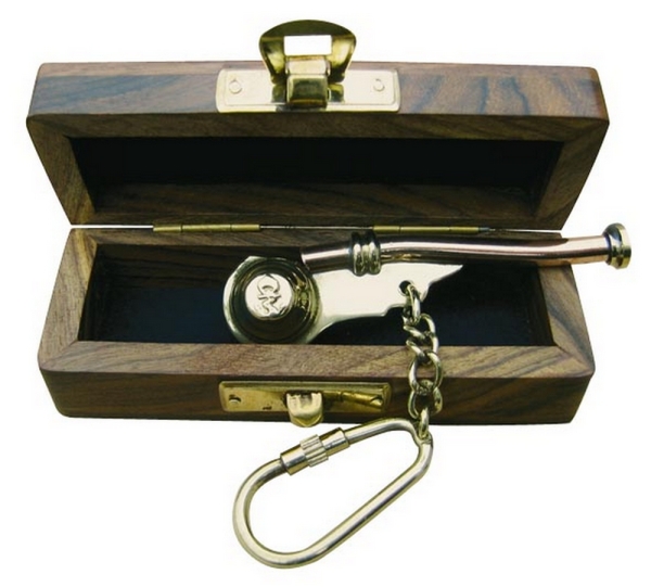 Schlüsselanhänger Bootsmannspfeife Messing-Kupfer in der Holzbox